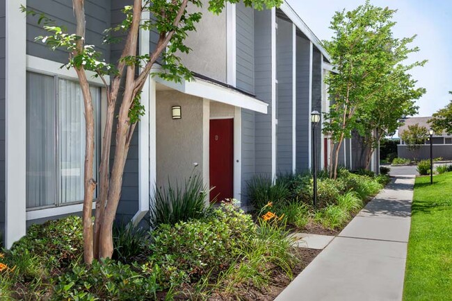 Foto del edificio - Carmenita Townhouse Apartments