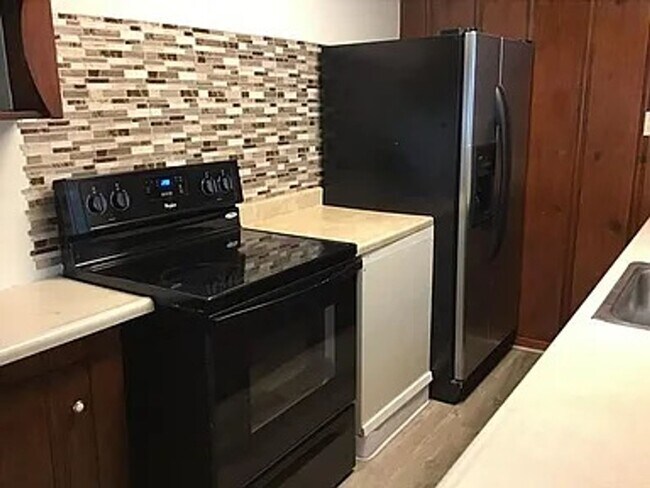 Foto del edificio - Available immediately! 1,700/mo 2BD/1BA ho...