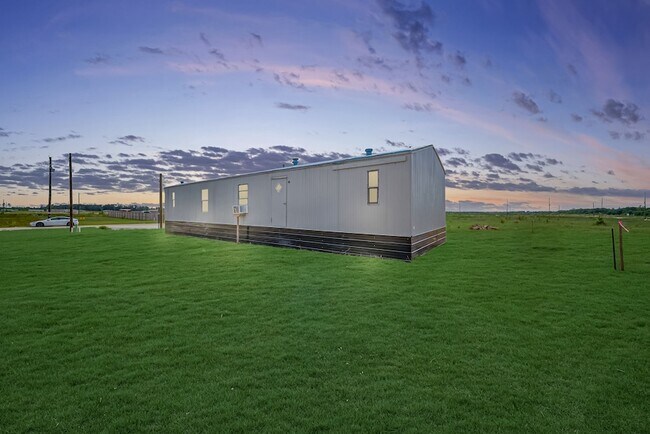 Foto del edificio - 345 Denson Reed Rd