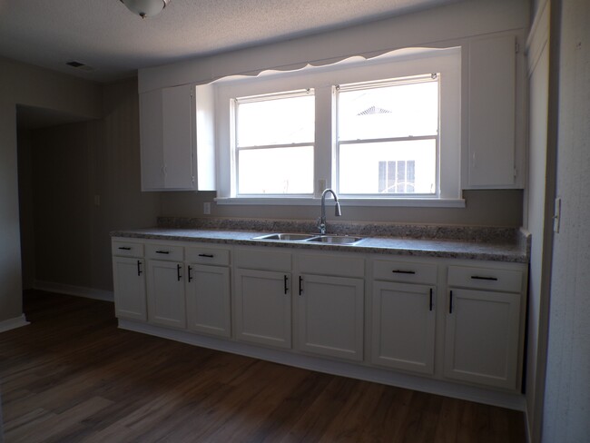 Building Photo - 1616 Fulton Ave SW