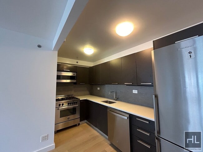 Building Photo - East 39th Street