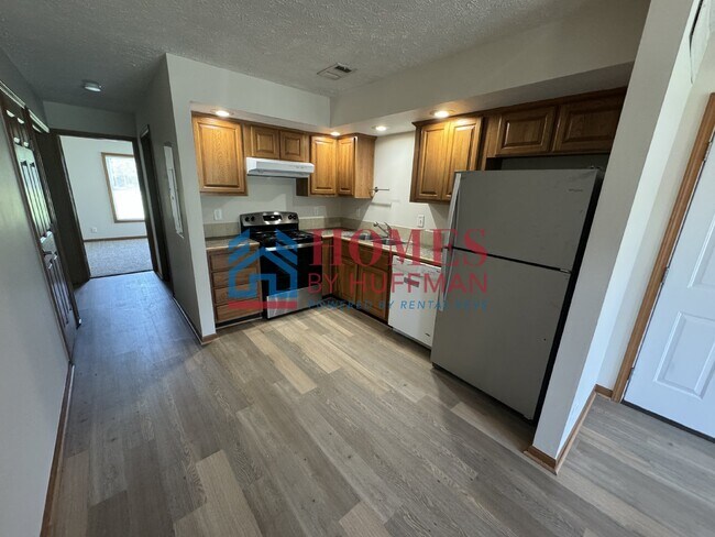 Building Photo - Three Bedroom Townhouse | Two Bath | Chandler