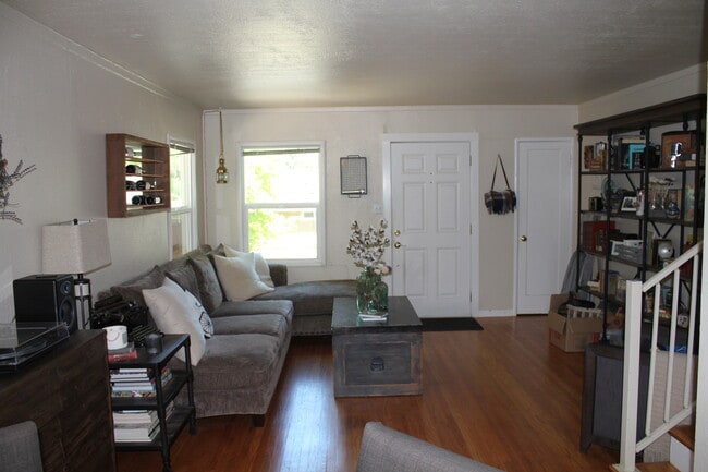 Photo - 914 Oak St House