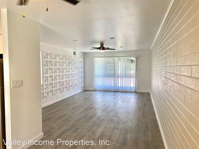 Building Photo - 2737 E Glenrosa Ave