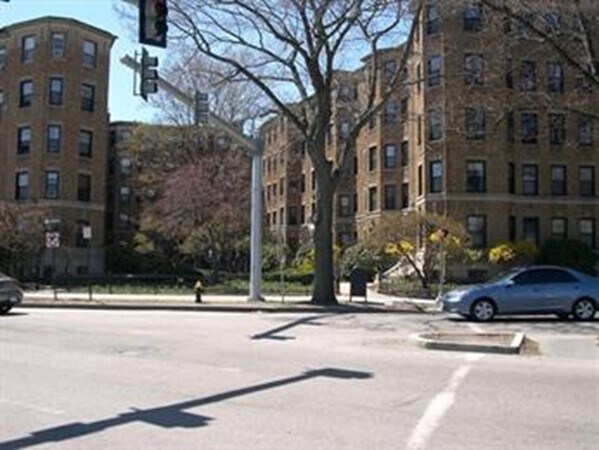 Foto del edificio - 122 Riverway