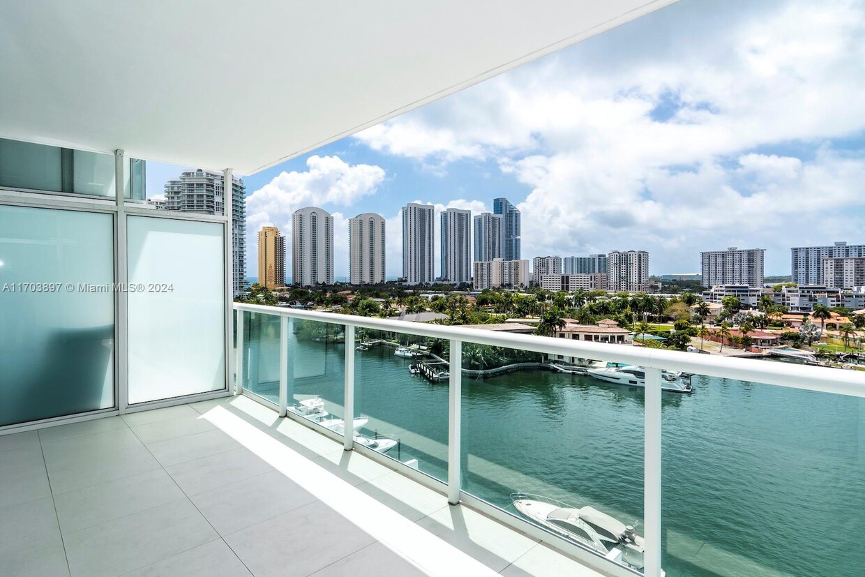 Foto principal - 400 Sunny Isles Blvd