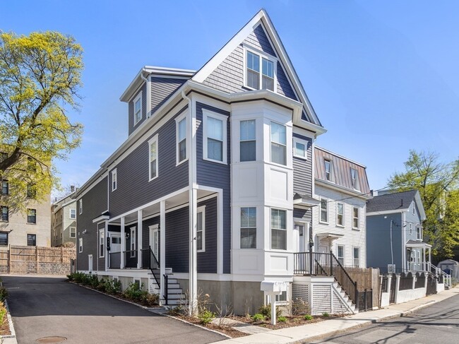 Building Photo - 205 W Springfield St