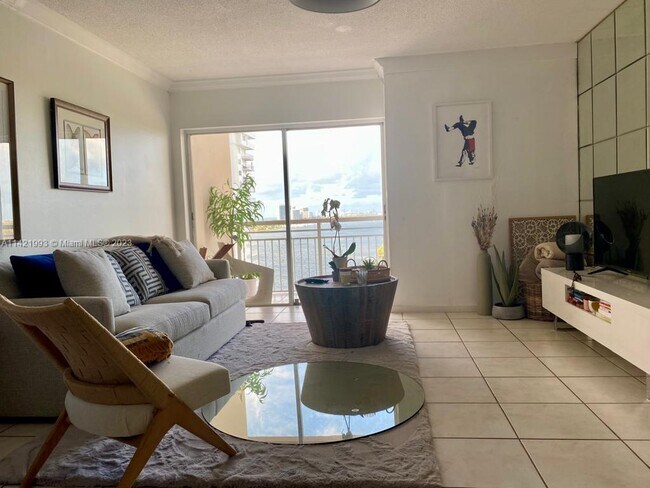 Foto del edificio - 400 Kings Point Dr