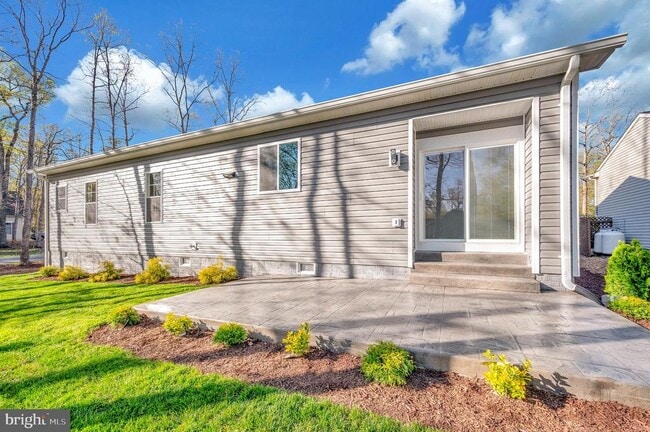 Building Photo - 400 Constitution Blvd