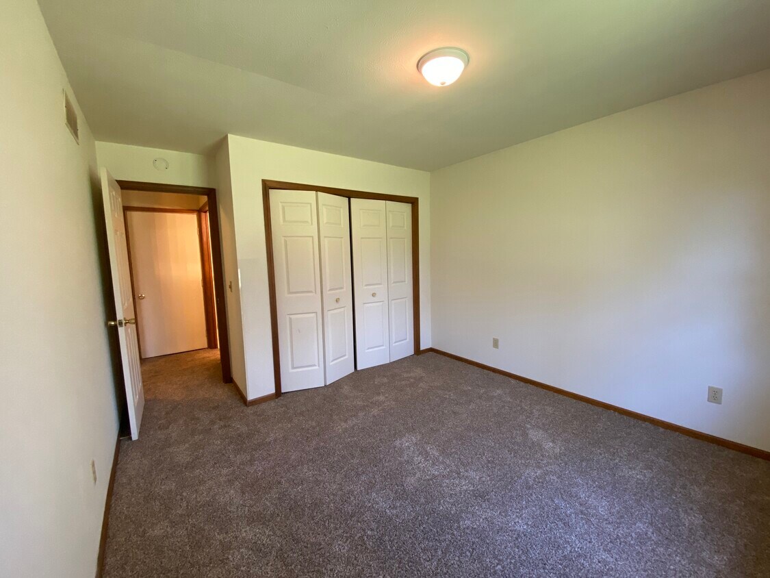 Primary Photo - 10143 Portage Rd