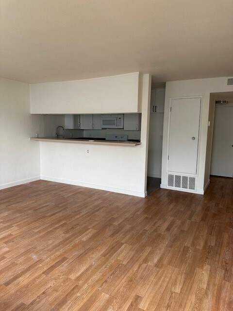 Building Photo - 33862 Alcazar Dr