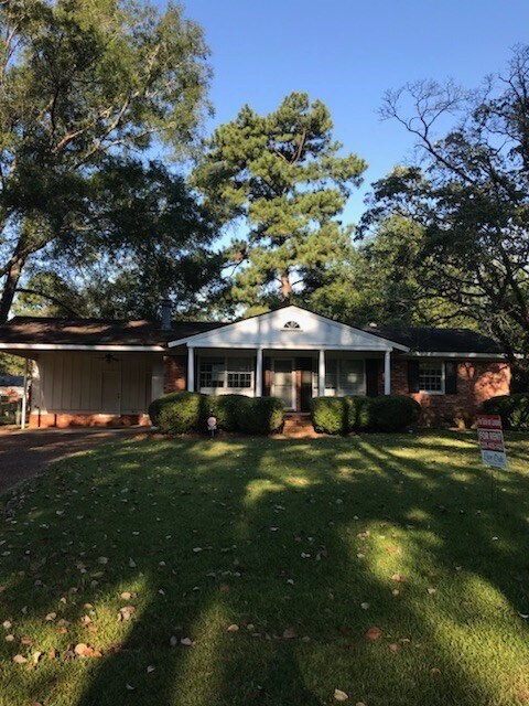 Foto del edificio - Charming 3 bedroom, 2 bathroom home featuring a fenced-in backyard and enclosed back porch. Fresh...