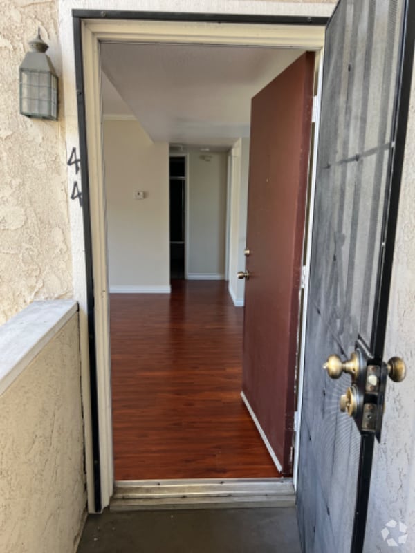 Building Photo - 8552 Belmont St