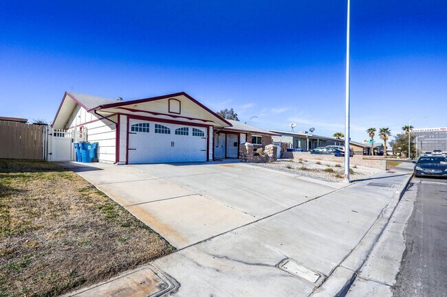 Building Photo - Beautiful, nicely updated, ENERGY EFFICIENT HOME FOR LOW UTILITY BILLS