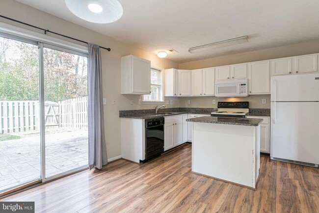 Building Photo - 9812 W Midland Way