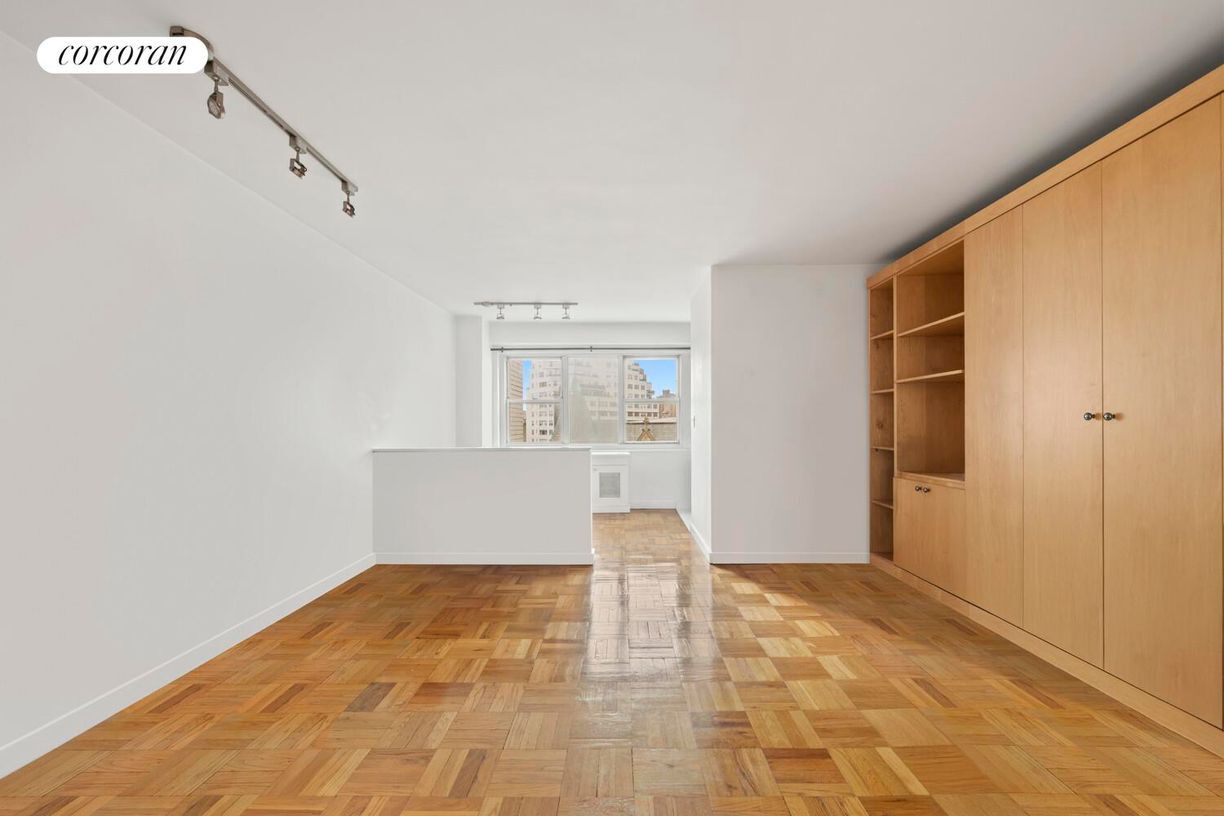 Foto principal - 69 W 9th St