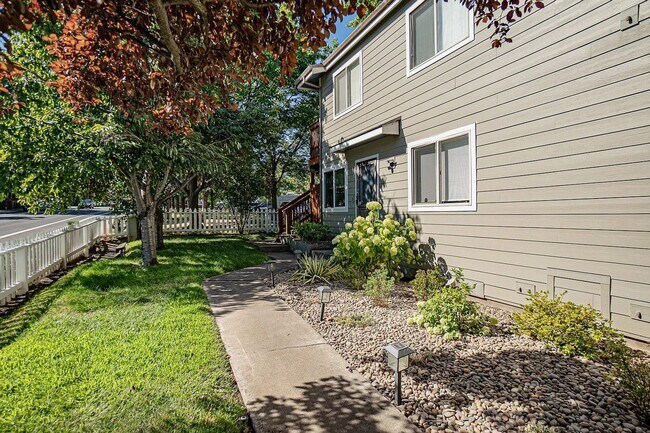 Foto del edificio - 295 Tolman Creek Rd