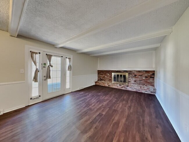 Foto del edificio - 1 month FREE if moved in by 11/30/2024!
