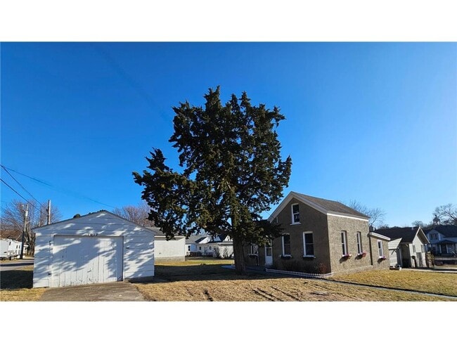Building Photo - 1017 1st St N