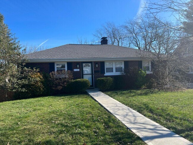 Foto del edificio - 2580 Millbrook Dr