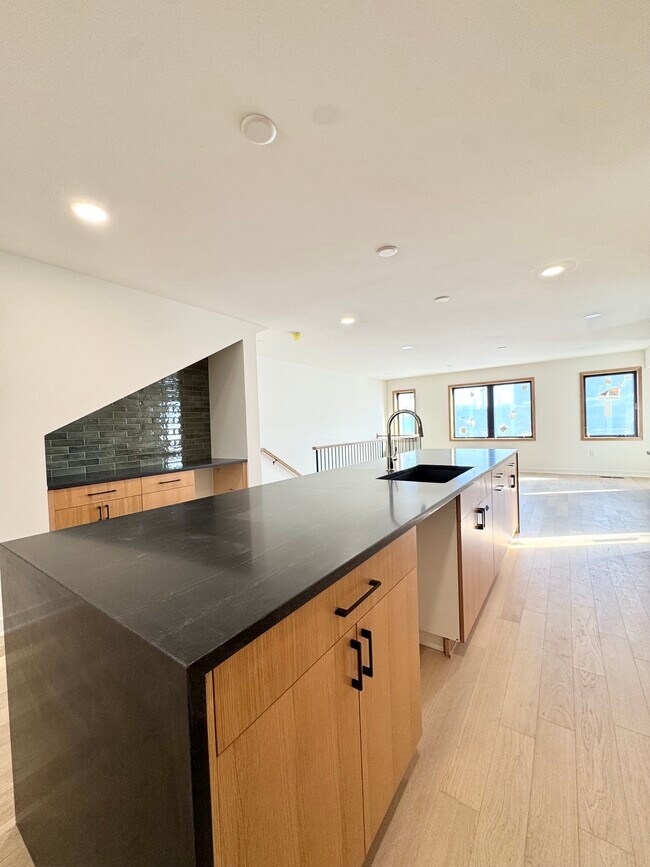Foto del edificio - 537 E 19th St