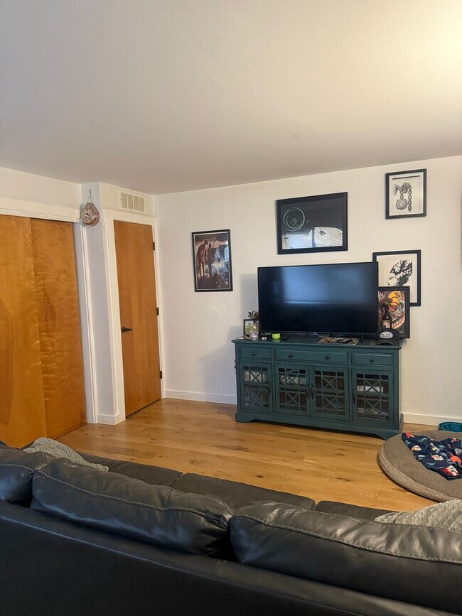 Foto del edificio - Ground Level Ponds Studio - Partially Furnished Unit