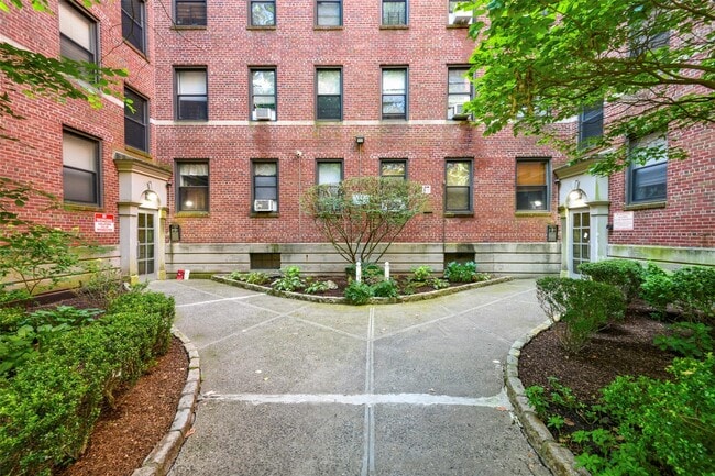 Building Photo - 325 Richbell Rd