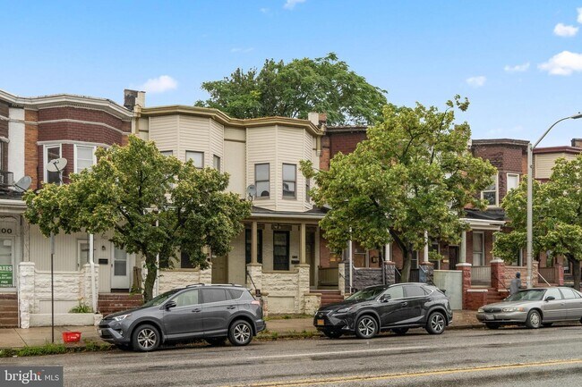 Building Photo - 304 E 25th St