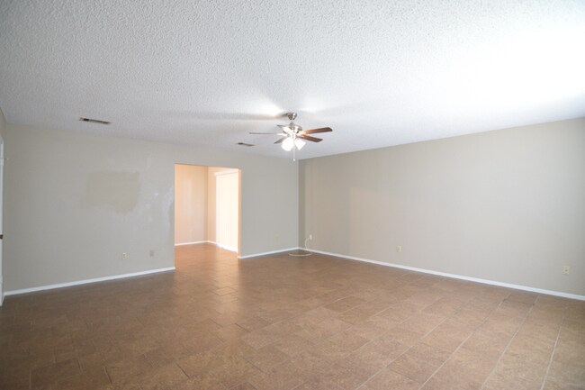 Building Photo - 2514 Traverse Dr