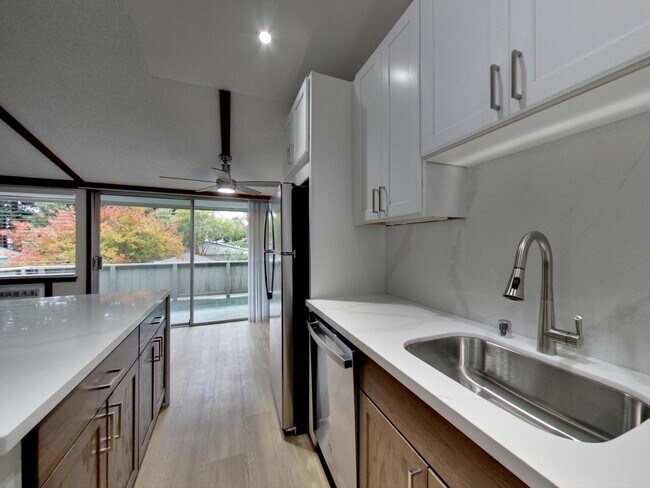 Interior Photo - Riverwood