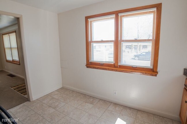 Building Photo - 3 br, 1 bath House - 5712 38th Avenue S