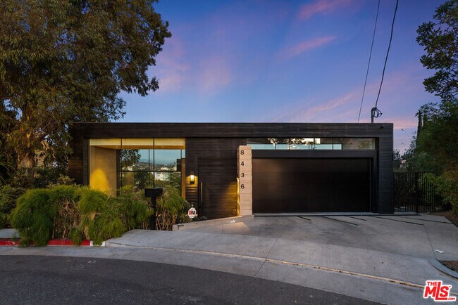Foto del edificio - 8436 Carlton Way