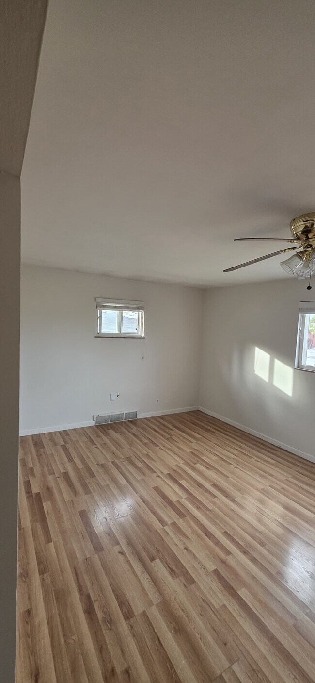 Foto del edificio - 248 Lakeside Dr