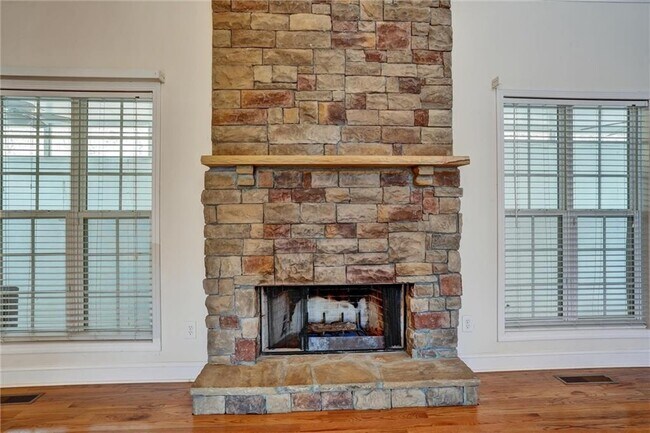 Building Photo - 5237 Monarch Dr