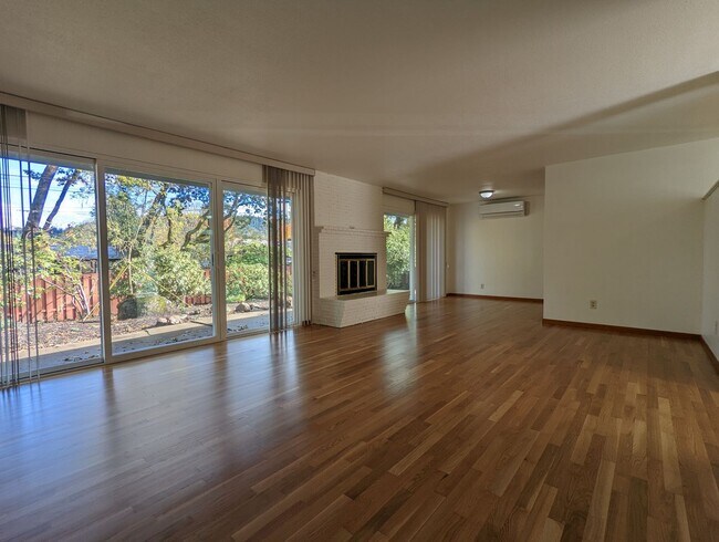 Foto del edificio - Great 3-Bedroom, 1.5-Bath Home In South Eugene!