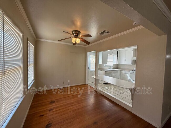 Foto del edificio - 127 Franklin Ave