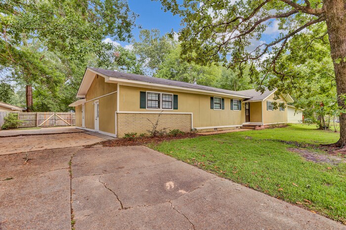 Primary Photo - Beautiful Home for Lease!