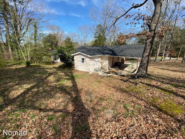Building Photo - 3 br, 1 bath House - 2916 Beechwood Dr
