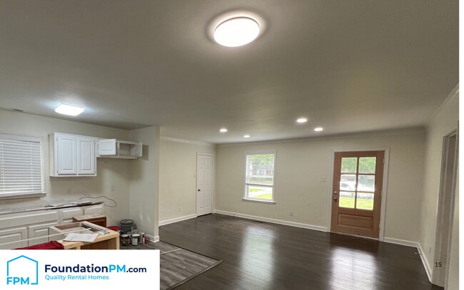 Building Photo - 473 Vaughn Rd