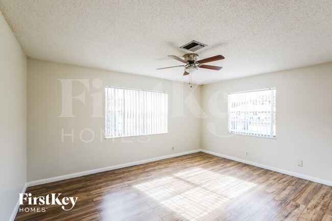 Foto del edificio - 7306 SW 3rd Ct