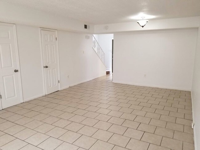 Building Photo - 2131 Carondelet St