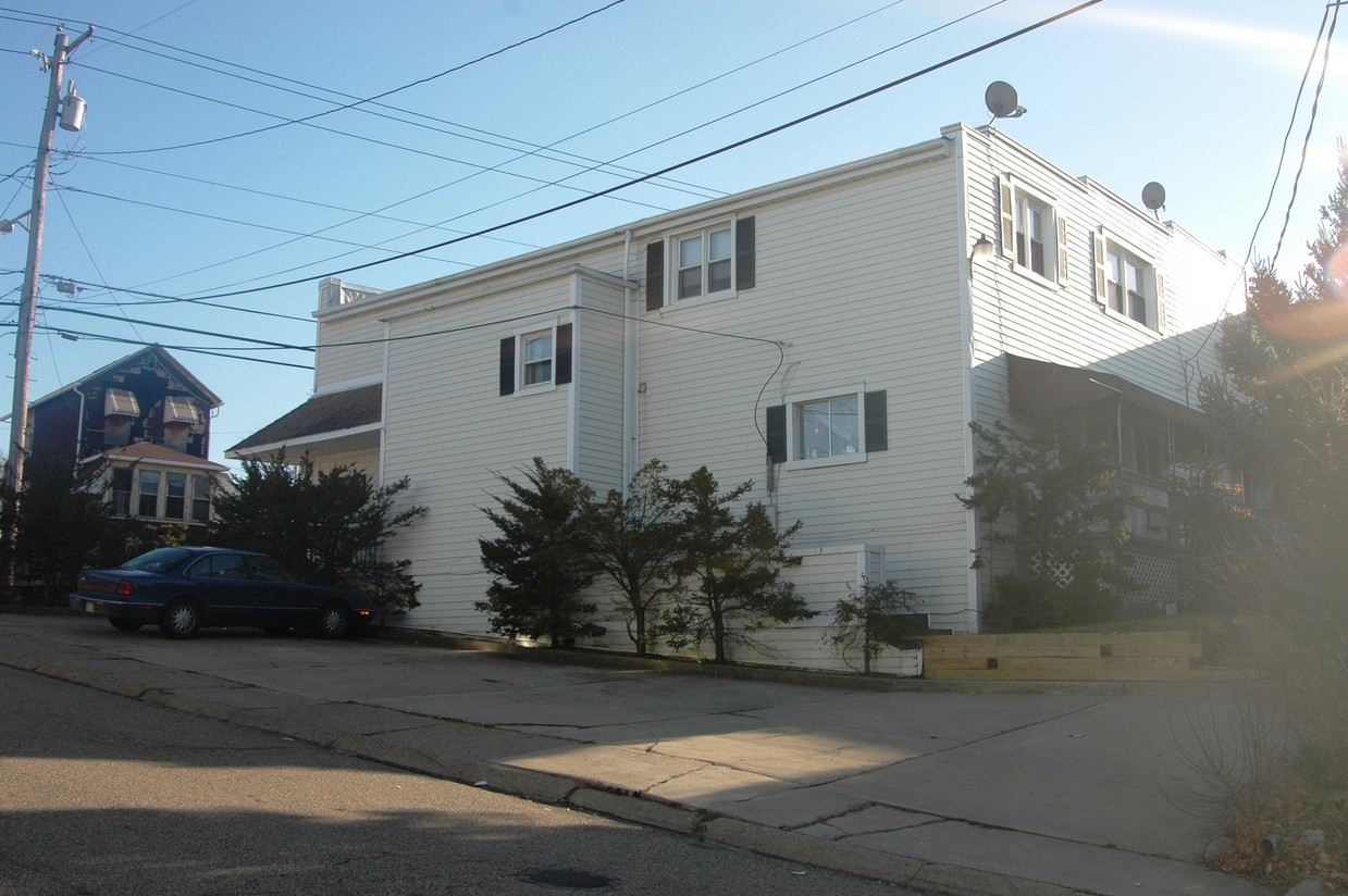 Building Photo - Harrison House