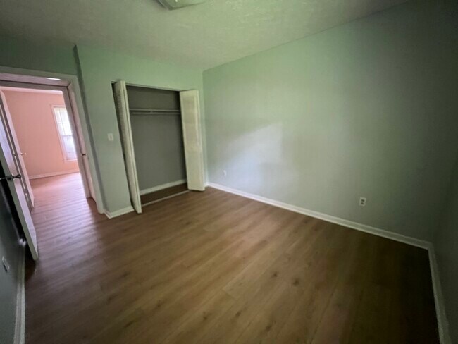 Foto del edificio - 203 Redbud Dr