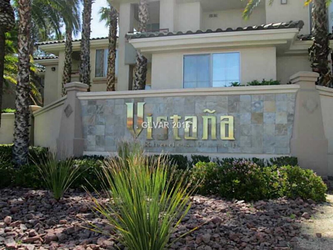 Foto principal - Nice 2-Bedroom Condo in a Guard-Gated Comm...