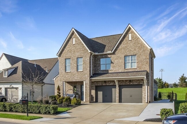 Photo - 647 Sire Ave House