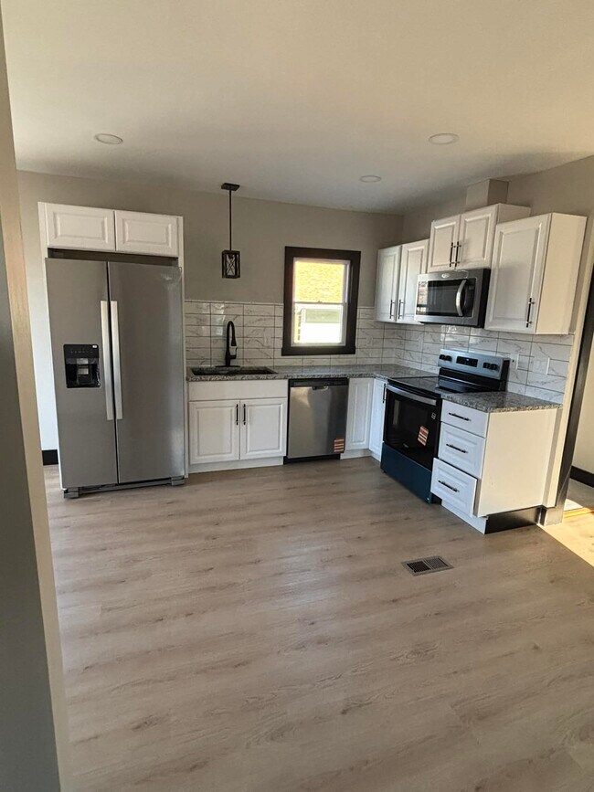 cocina - 166 E Bell St