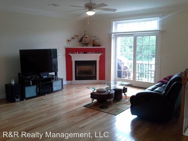 Building Photo - 3 br, 2.5 bath House - 160 Providence Road
