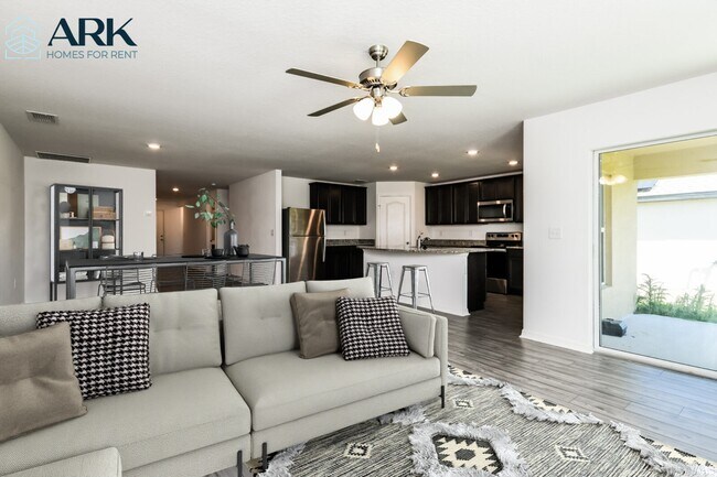 Building Photo - 1375 Swan Lake Cir