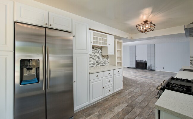 Kitchen - 16737 Pineridge Dr