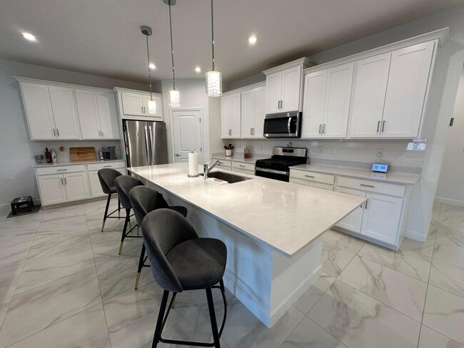 Building Photo - 10230 SW Orana Dr